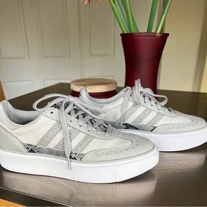 ADIDAS Women’s Wingtip Sneakers, Size 7